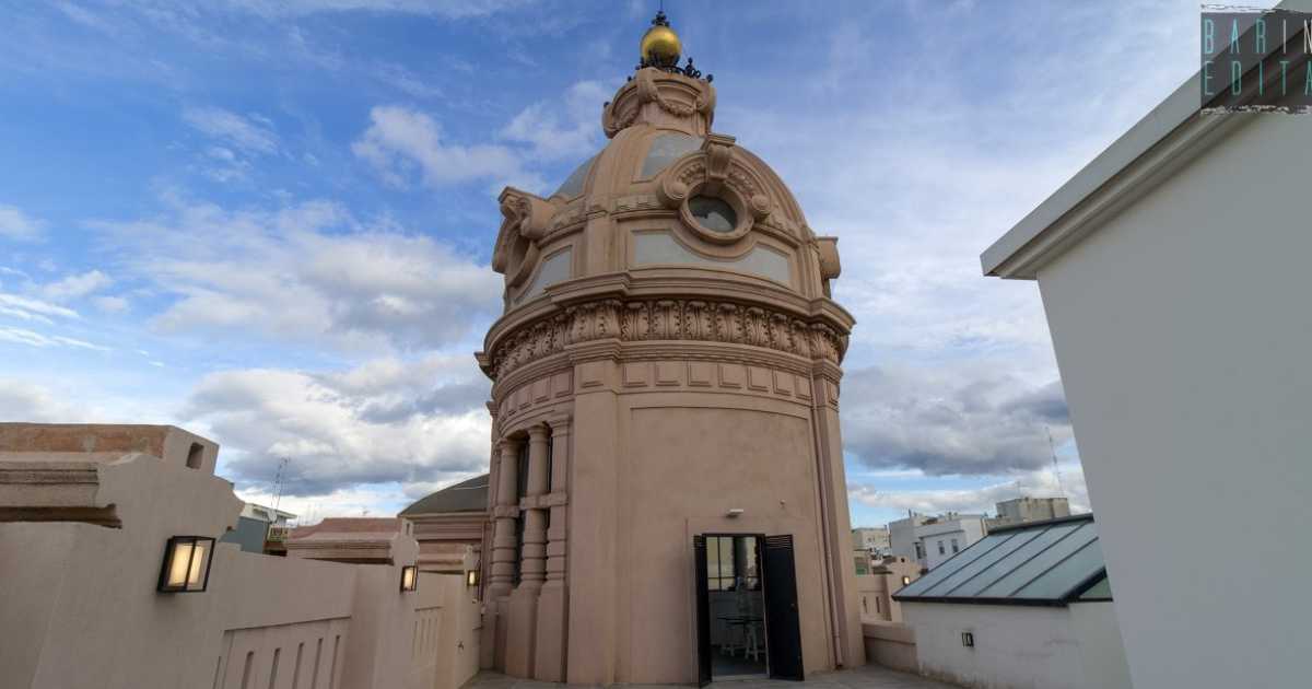 Vetrate istoriate, soffitti decorati, cupole e globi dorati: � il Palazzo Mincuzzi pi� inedito